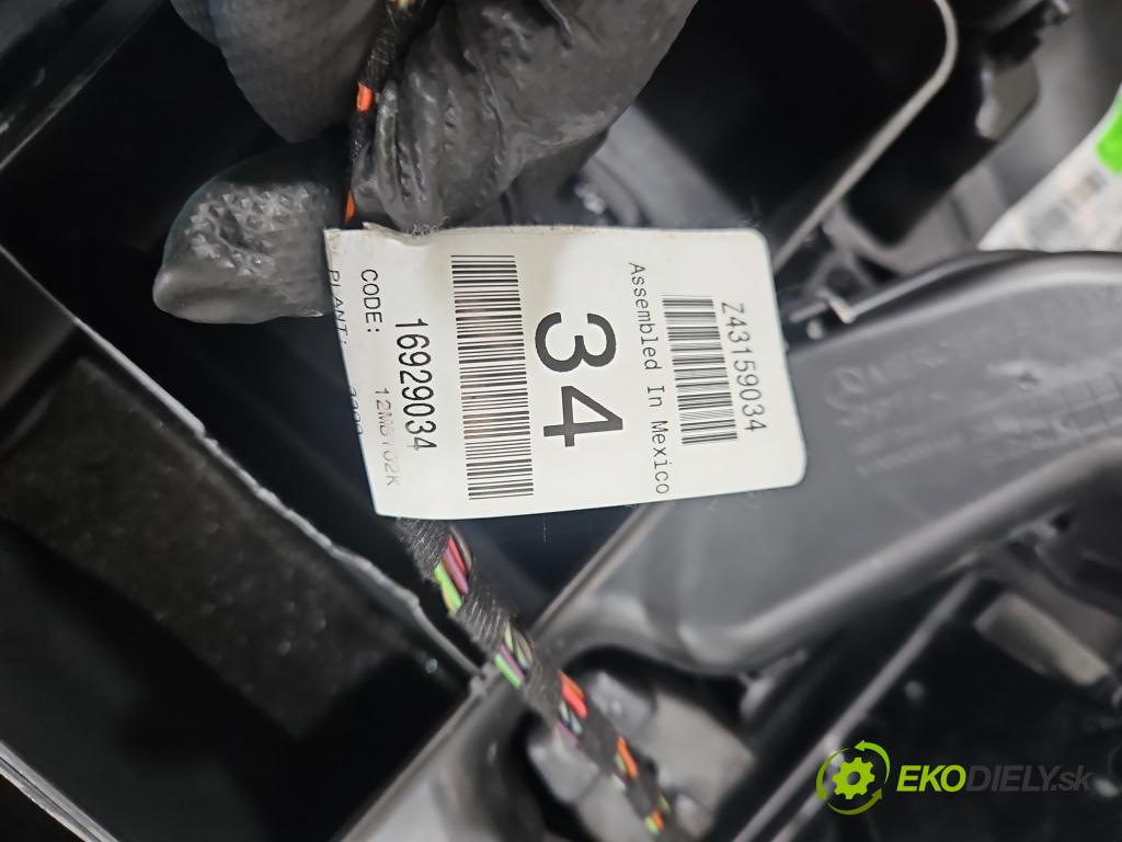 Mercedes GL II X166 2012-2015 4.7 V8 278928 340KM: automatic 250 kW 4663 cm3 5- kokpit,pristrojová doska rozdeľovacia