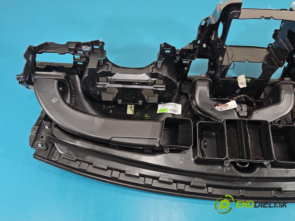 Mercedes GL II X166 2012-2015 4.7 V8 278928 340KM: automatic 250 kW 4663 cm3 5- kokpit,pristrojová doska rozdeľovacia