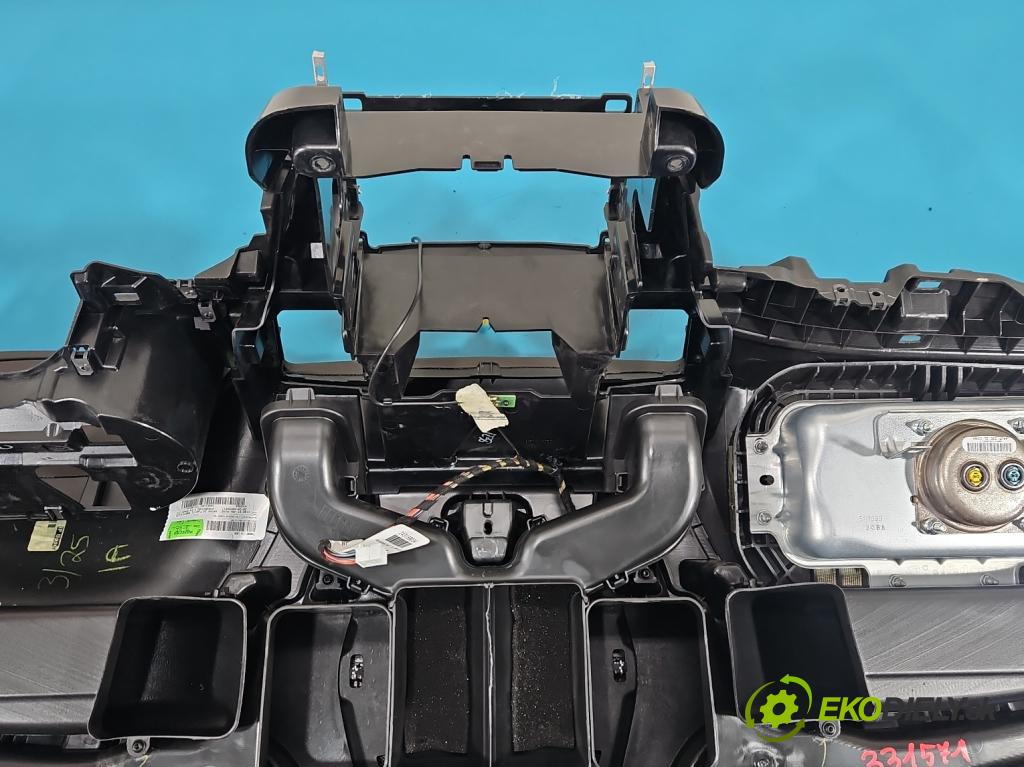 Mercedes GL II X166 2012-2015 4.7 V8 278928 340KM: automatic 250 kW 4663 cm3 5- kokpit,pristrojová doska rozdeľovacia