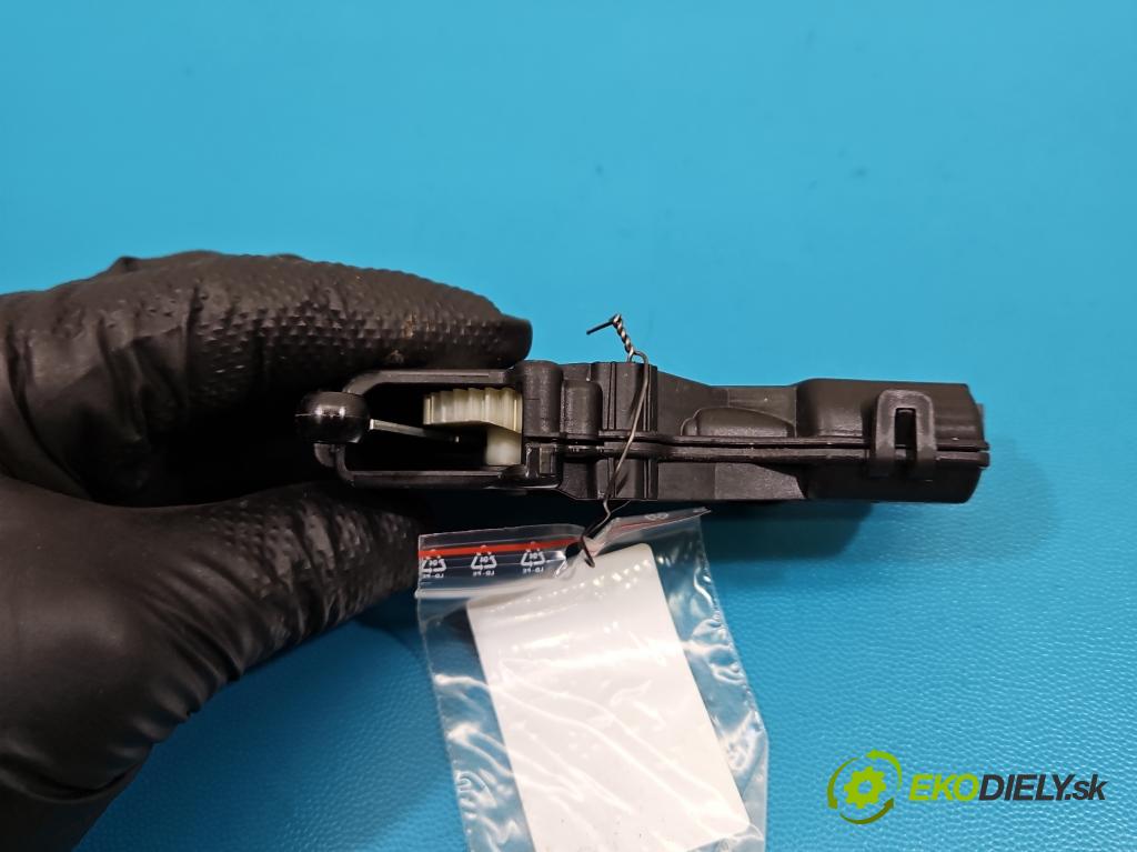 Mercedes GL II X166 2012-2015 4.7 V8 278928 340KM: automatic 250 kW 4663 cm3 5- motor: ostatné A1666700004