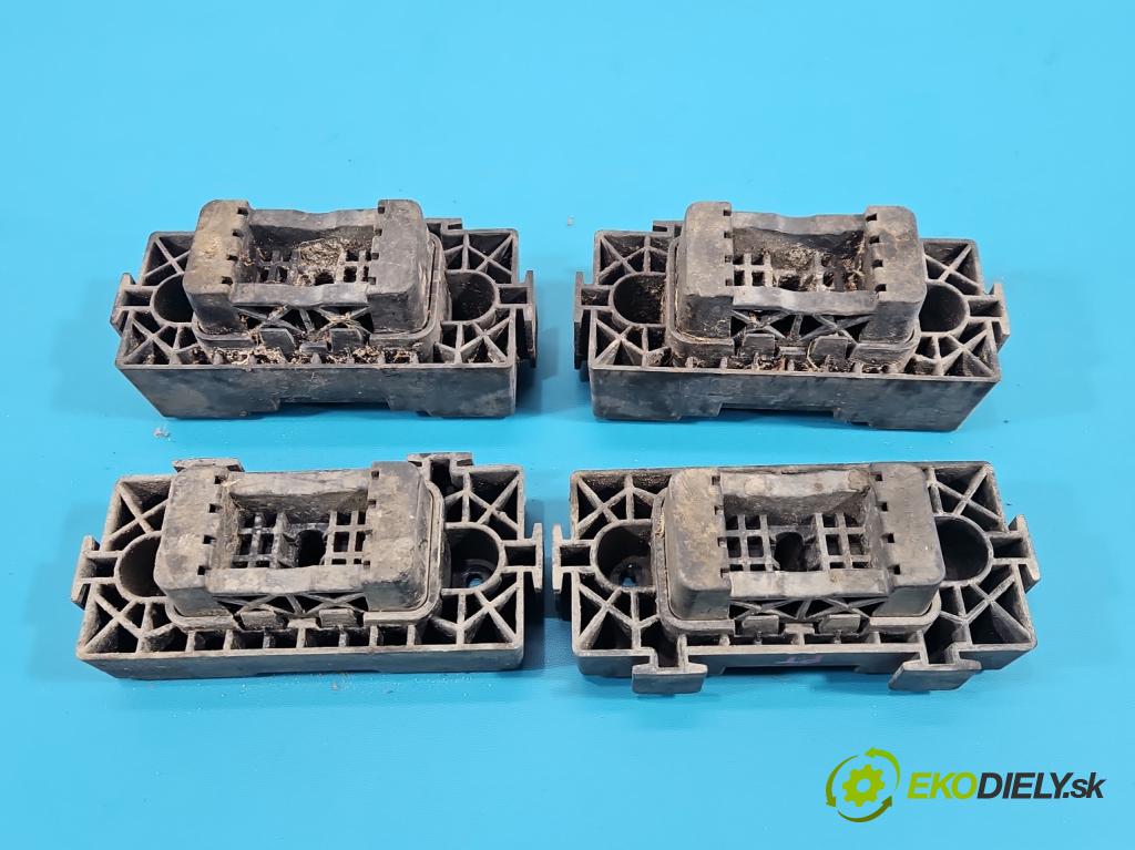 Mercedes GL II X166 2012-2015 4.7 V8 278928 340KM: automatic 250 kW 4663 cm3 5- Upevnenie: A1666900334