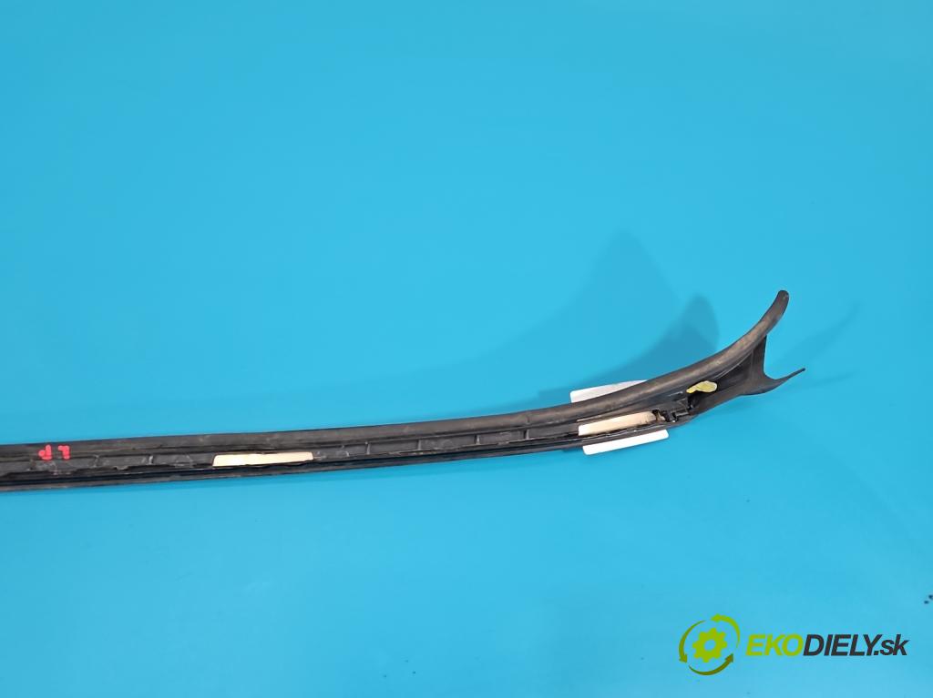 Mercedes GL II X166 2012-2015 4.7 V8 278928 340KM automatic 250 kW 4663 cm3 5- lišta Okna: čelní: levé