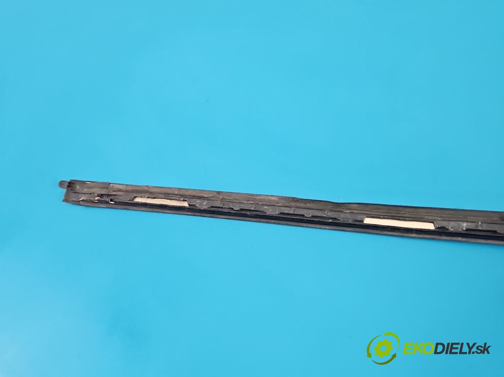 Mercedes GL II X166 2012-2015 4.7 V8 278928 340KM automatic 250 kW 4663 cm3 5- lišta Okna: čelní: levé