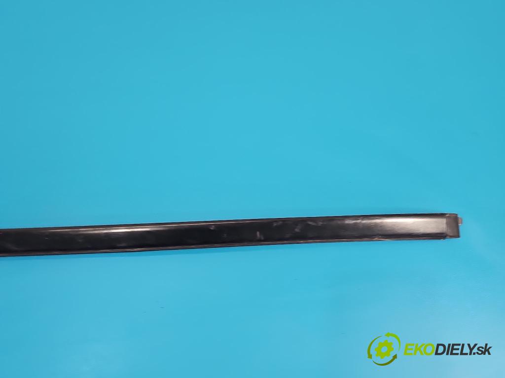 Mercedes GL II X166 2012-2015 4.7 V8 278928 340KM automatic 250 kW 4663 cm3 5- lišta Okna: čelní: levé