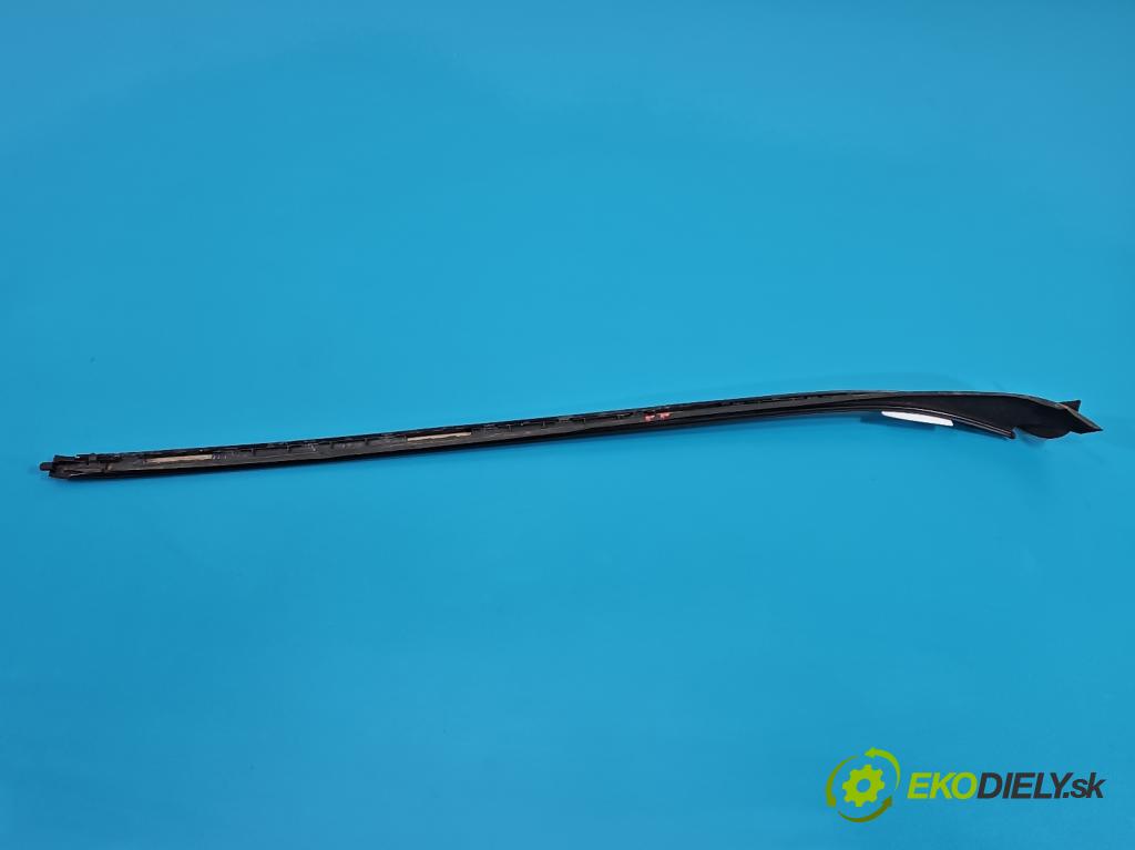 Mercedes GL II X166 2012-2015 4.7 V8 278928 340KM automatic 250 kW 4663 cm3 5- lišta Okna: čelní: pravé