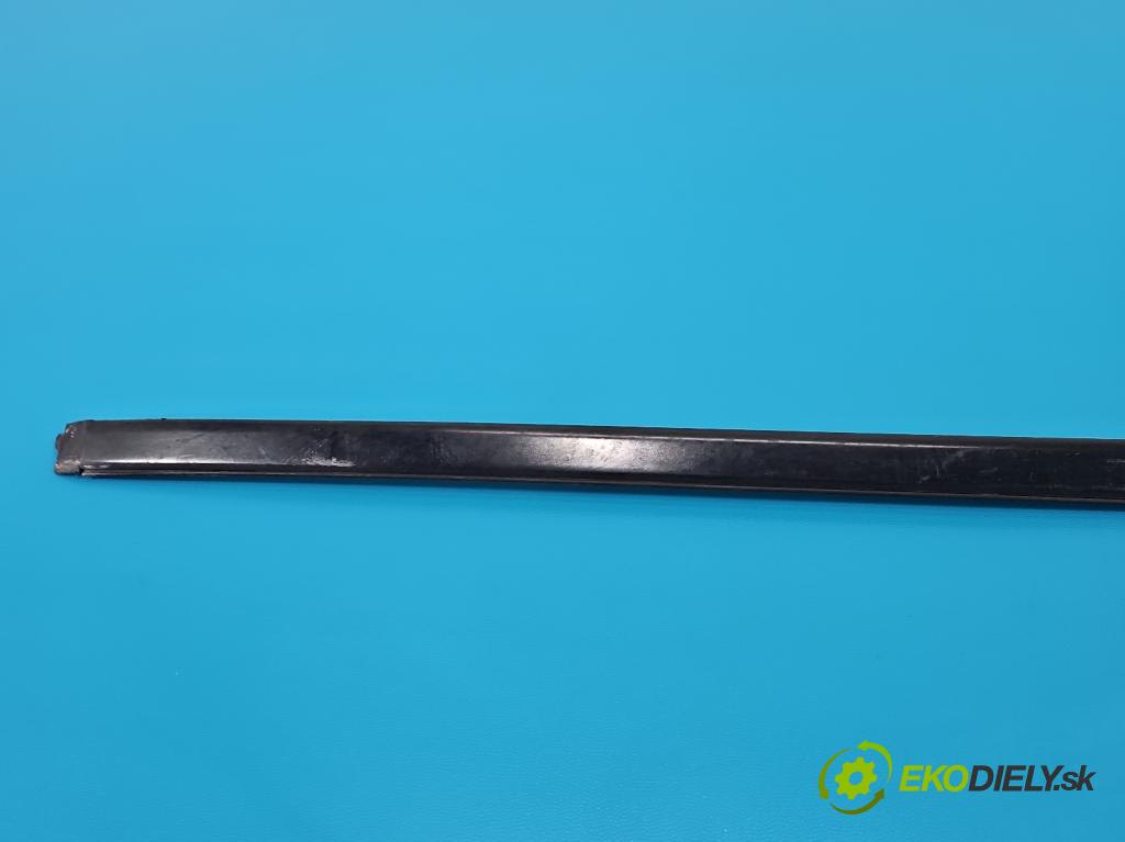 Mercedes GL II X166 2012-2015 4.7 V8 278928 340KM automatic 250 kW 4663 cm3 5- lišta Okna: čelní: pravé