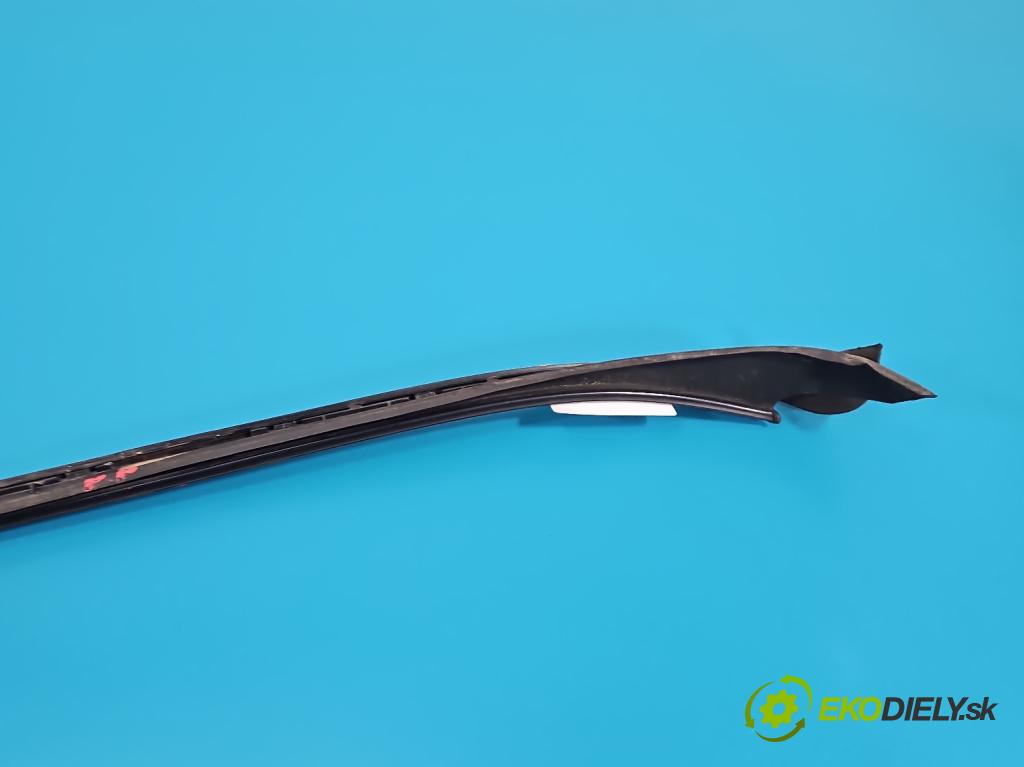 Mercedes GL II X166 2012-2015 4.7 V8 278928 340KM automatic 250 kW 4663 cm3 5- lišta Okna: čelní: pravé