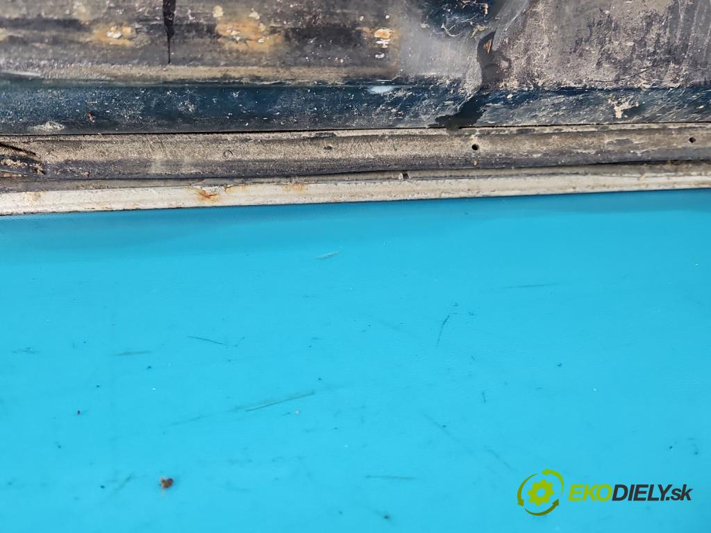 Daihatsu Feroza 1.6 16V 95 hp manual 70 kW 1589 cm3 3- dveře přední pravé  (Klika dveří ostatní)