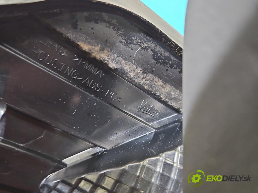 Ford C-Max II 2010-2019 1.0 EcoBoost: 125 hp manual 92 kW 998 cm3 5- světlo zadní pravé  (Klika dveří ostatní)