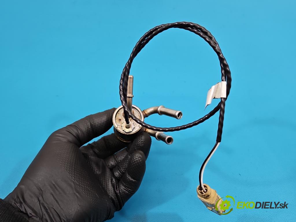 Audi A4 B9 2015-2024 2.0 TDI 190 HP automatic 140 kW 1968 cm3 5- vstrek 05L131113H (Vstrekovač paliva)