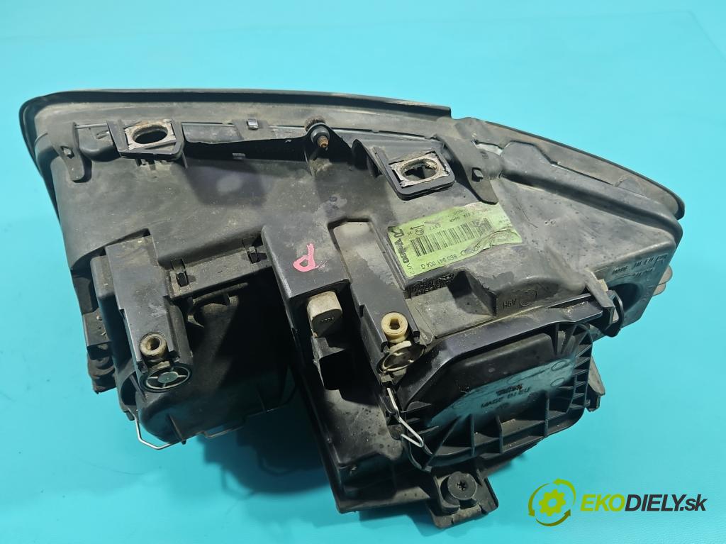 Audi A4 B6 2000-2004 1.9 tdi 131 HP manual 96 kW 1896 cm3 4- Reflektor: pravý 8E0941004G (Svetlo predné pravé)