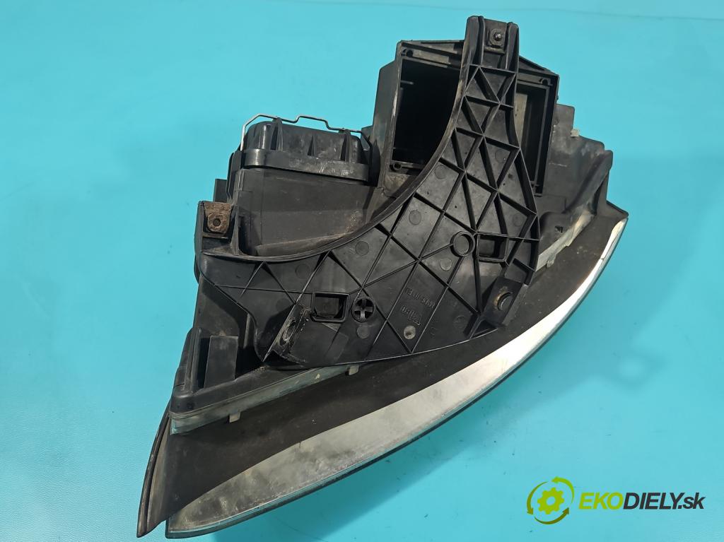 Audi A4 B6 2000-2004 1.9 tdi 131 HP manual 96 kW 1896 cm3 4- Reflektor: pravý 8E0941004G (Svetlo predné pravé)