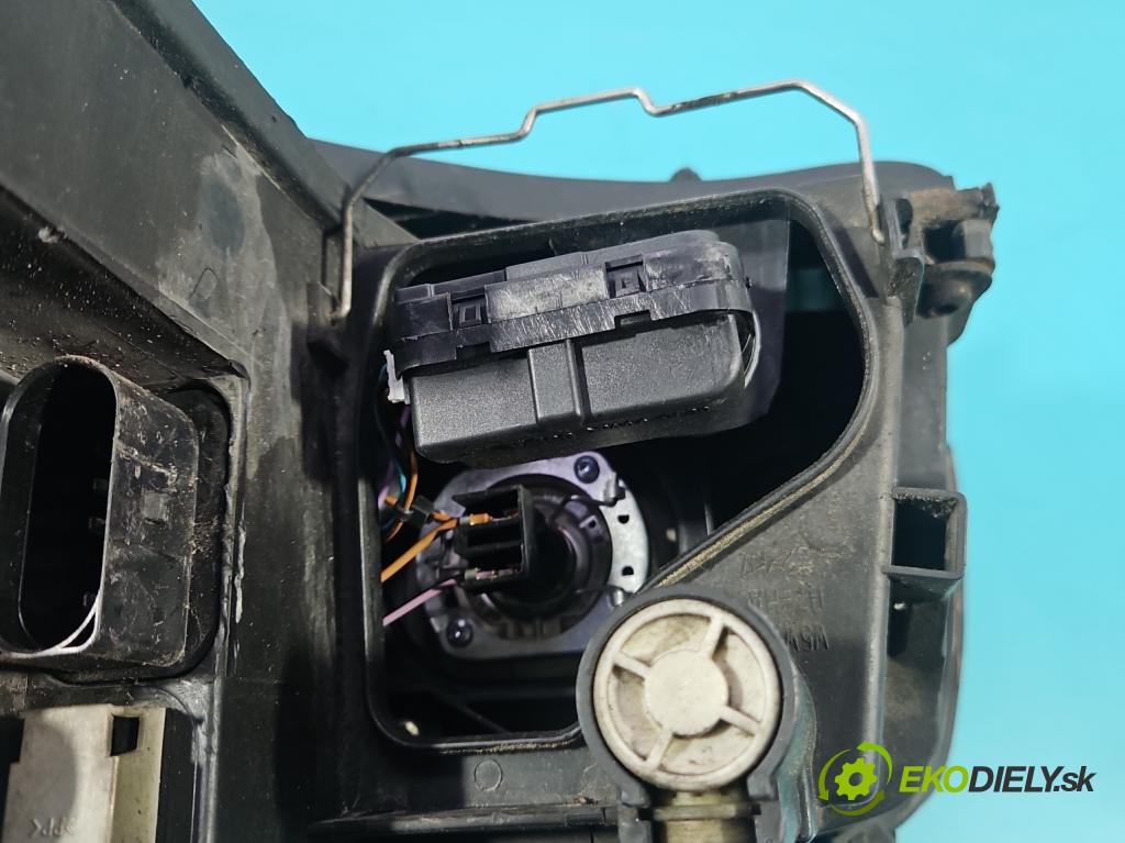 Audi A4 B6 2000-2004 1.9 tdi 131 HP manual 96 kW 1896 cm3 4- Reflektor: pravý 8E0941004G (Svetlo predné pravé)