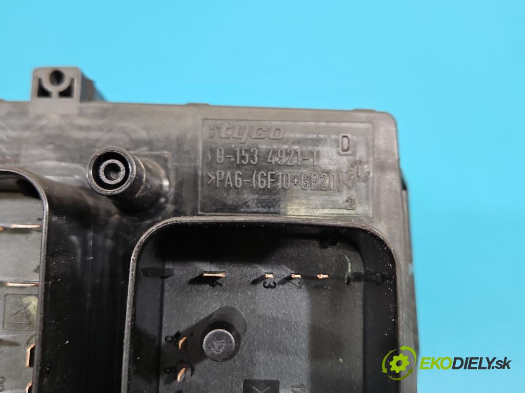 Opel Astra III 2004-2014 1.6 16V 105 HP manual 77 kW 1598 cm3 5- skrinka poistka 5DK008668-23 (Poistková skrinka)