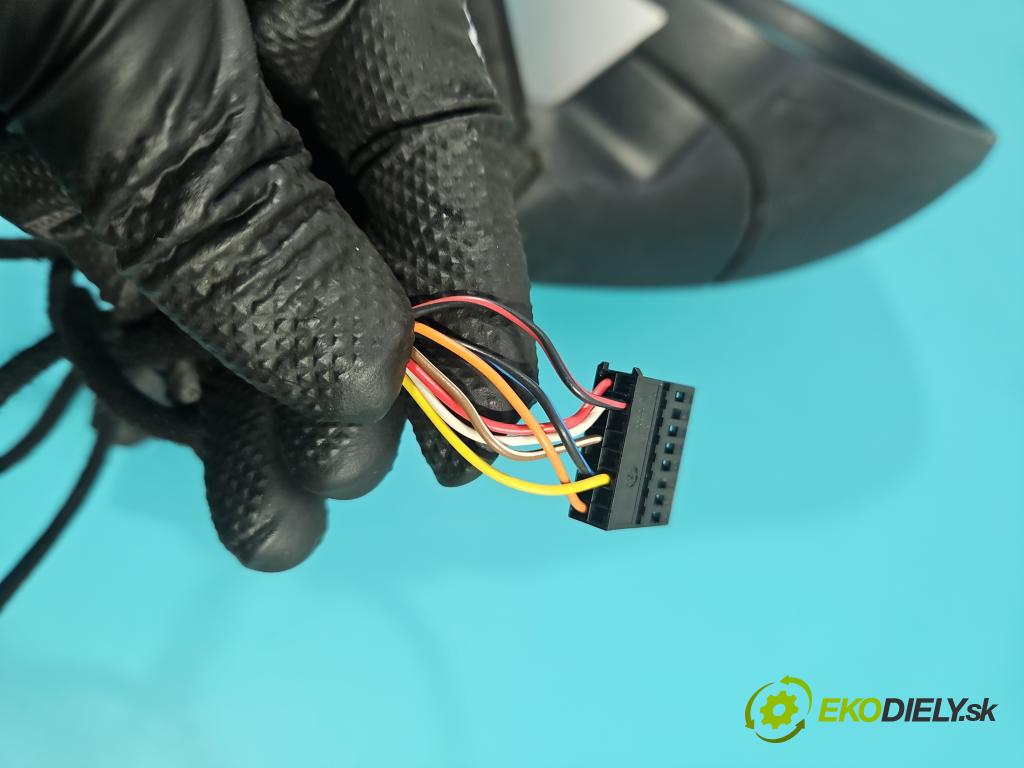 Skoda Yeti 2009-2017 2.0 tdi 110 HP manual 81 kW 1968 cm3 5- zrkadlo pravé  (Kľučka dverí ostatné)