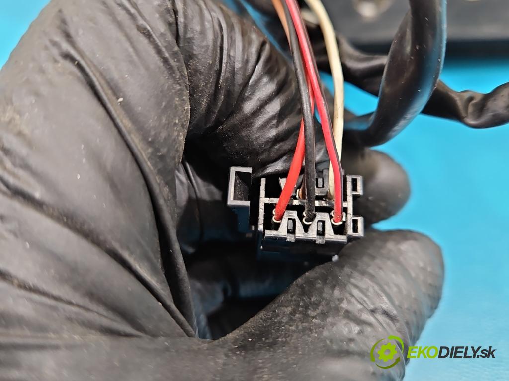 Mercedes Vaneo 1.7 cdi 91 KM automatic 67 kW 1689 cm3 5- zrkadlo ľavé  (Kľučka dverí ostatné)