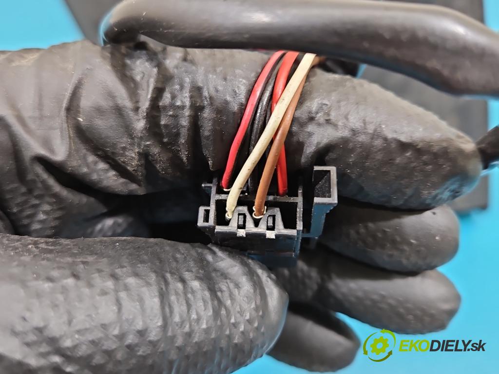 Mercedes Vaneo 1.7 cdi 91 KM automatic 67 kW 1689 cm3 5- zrkadlo ľavé  (Kľučka dverí ostatné)