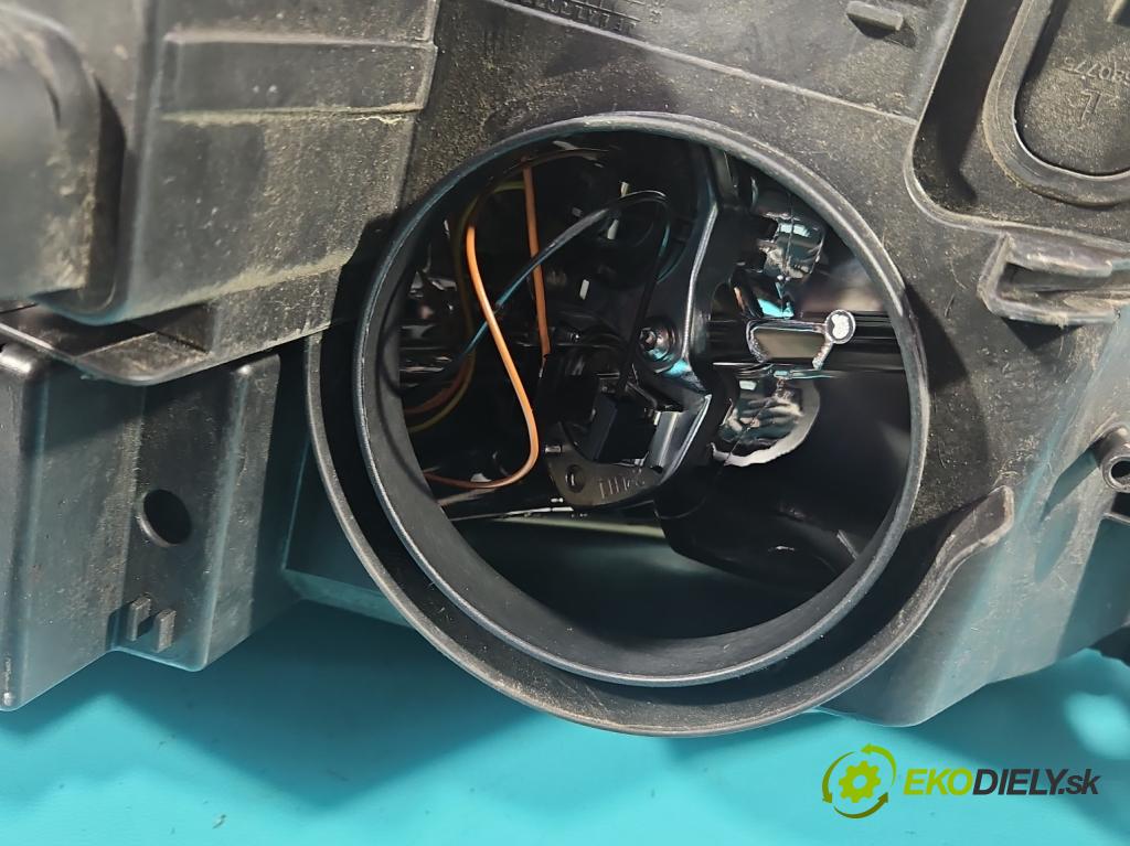 Citroen C4 II 2010-2017 1.6 hdi 111KM manual 82 kW 1560 cm3 5- Reflektor: pravý 9687304480-04 (Svetlo predné pravé)