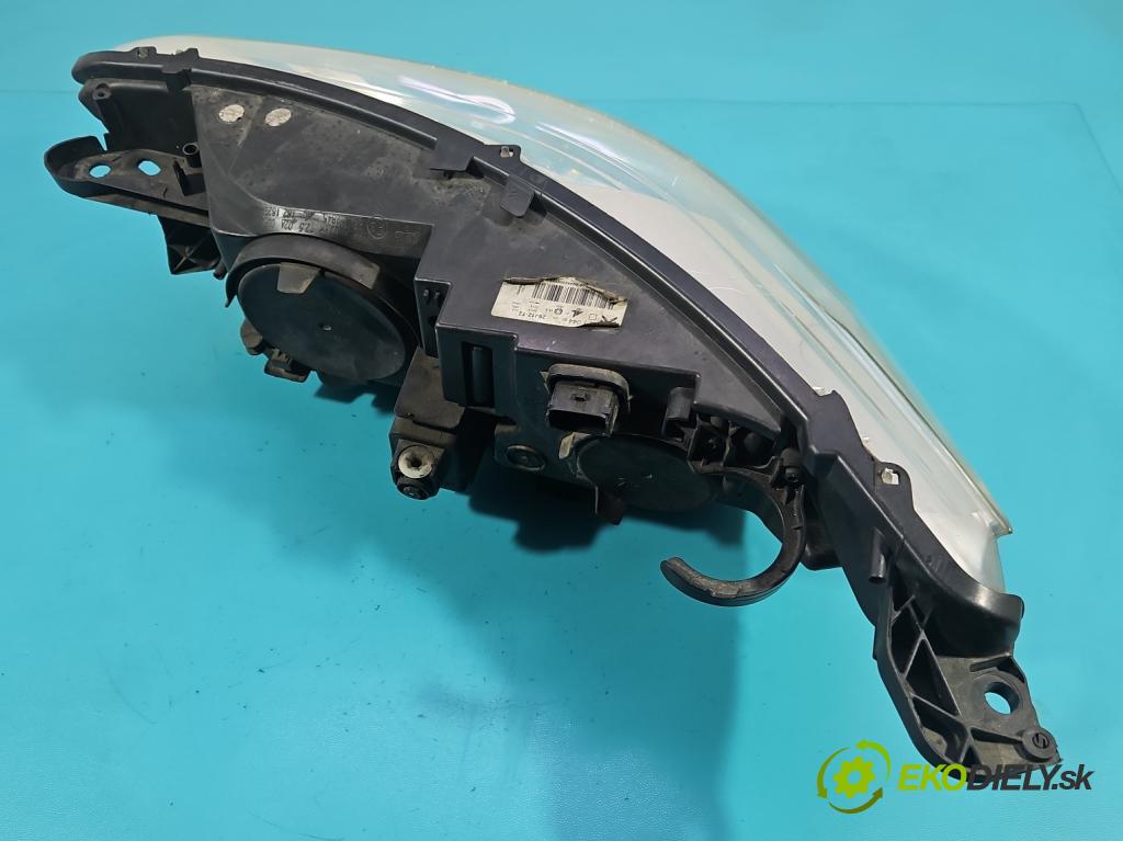 Citroen C4 II 2010-2017 1.6 hdi 111KM manual 82 kW 1560 cm3 5- Reflektor: pravý 9687304480-04 (Svetlo predné pravé)