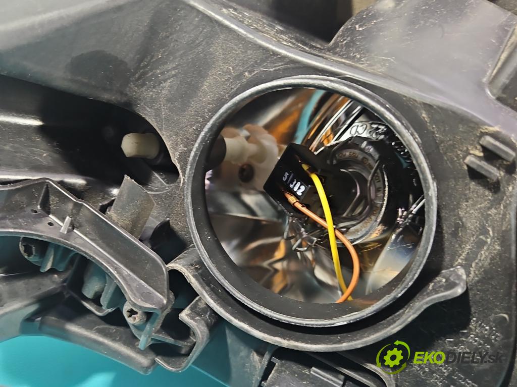 Citroen C4 II 2010-2017 1.6 hdi 111KM manual 82 kW 1560 cm3 5- Reflektor: pravý 9687304480-04 (Svetlo predné pravé)