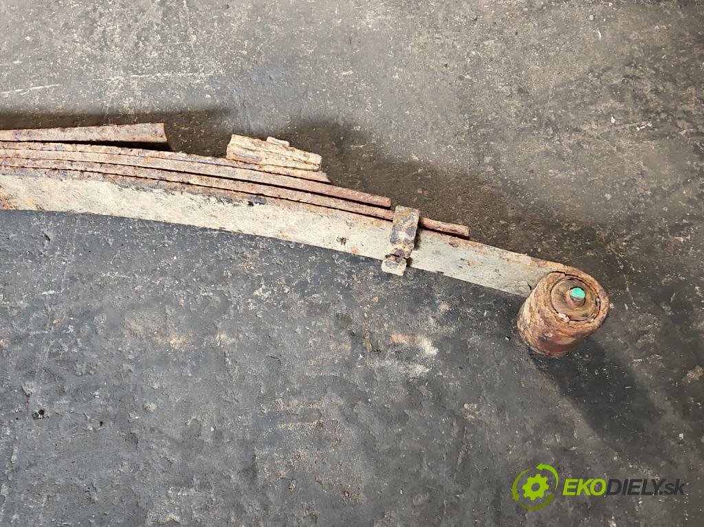 Daihatsu Feroza 1.6 16V 95 HP manual 70 kW 1589 cm3 3- listové pero zadné