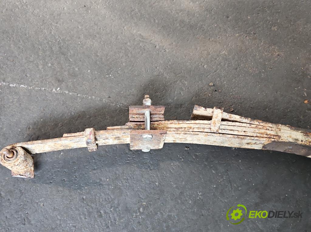 Daihatsu Feroza 1.6 16V 95 HP manual 70 kW 1589 cm3 3- listové pero zadné