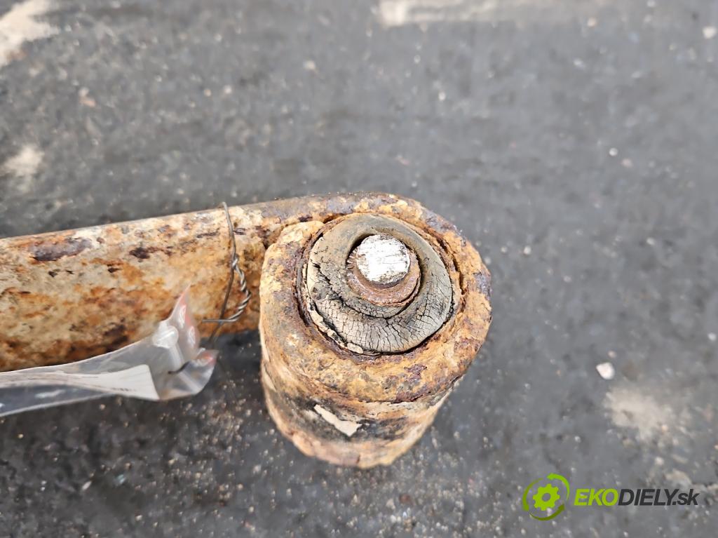 Daihatsu Feroza 1.6 16V 95 HP manual 70 kW 1589 cm3 3- listové pero zadné