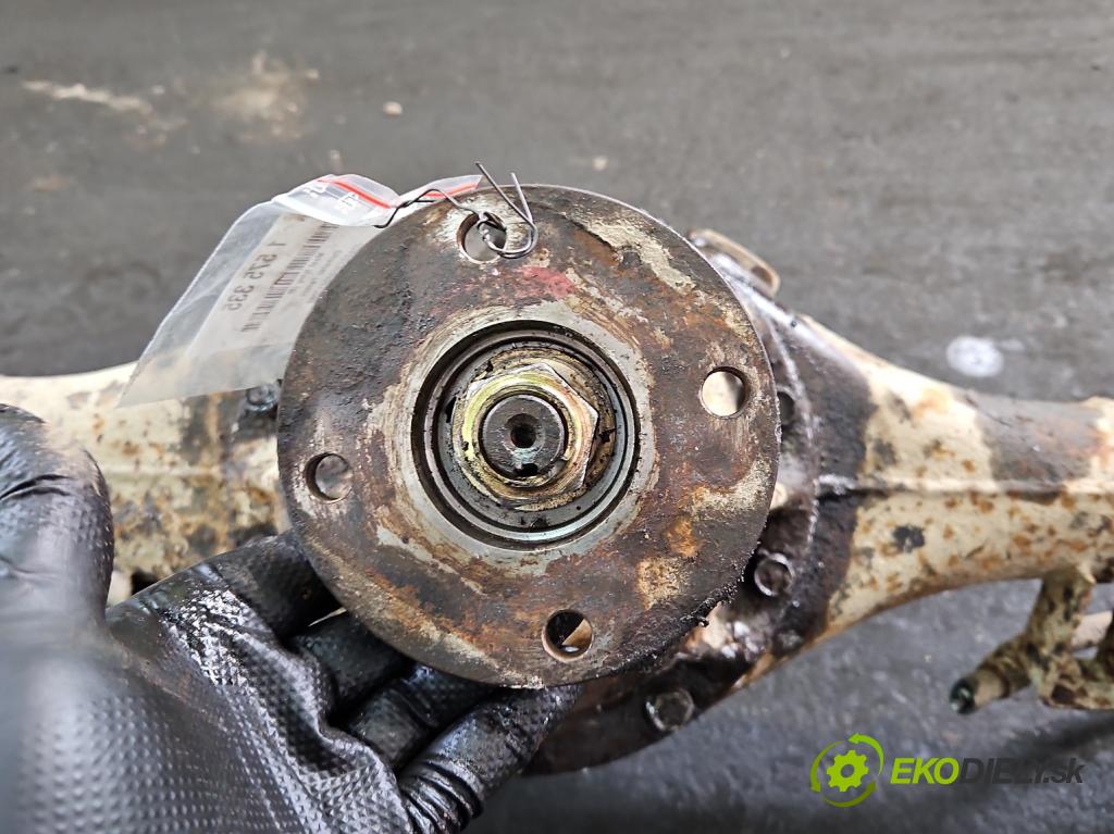 Daihatsu Feroza 1.6 16V 95 HP manual 70 kW 1589 cm3 3- Most: zadní: