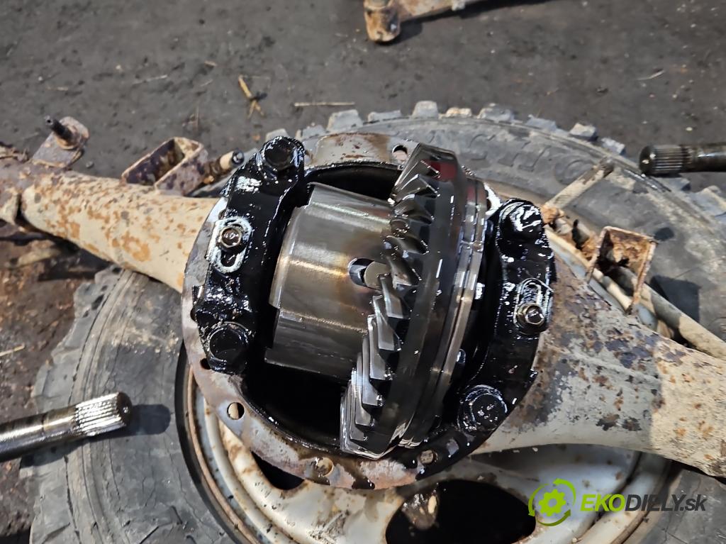 Daihatsu Feroza 1.6 16V 95 HP manual 70 kW 1589 cm3 3- Most: zadní: 