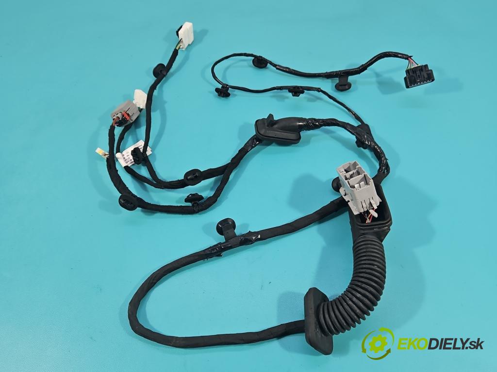 MG MG3  24- 1.5 16V 116 HP manual 85 kW 1495 cm3 5- Zväzok: dvere predné vľavo: