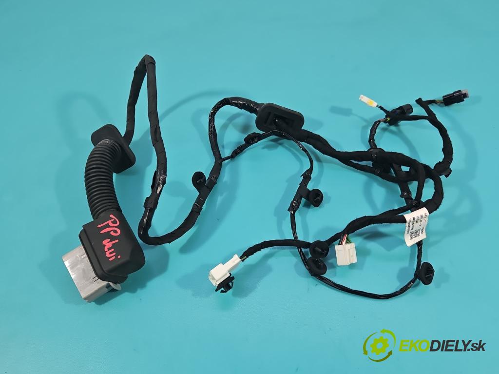 MG MG3  24- 1.5 16V 116 HP manual 85 kW 1495 cm3 5- Zväzok: dvere predné pravých