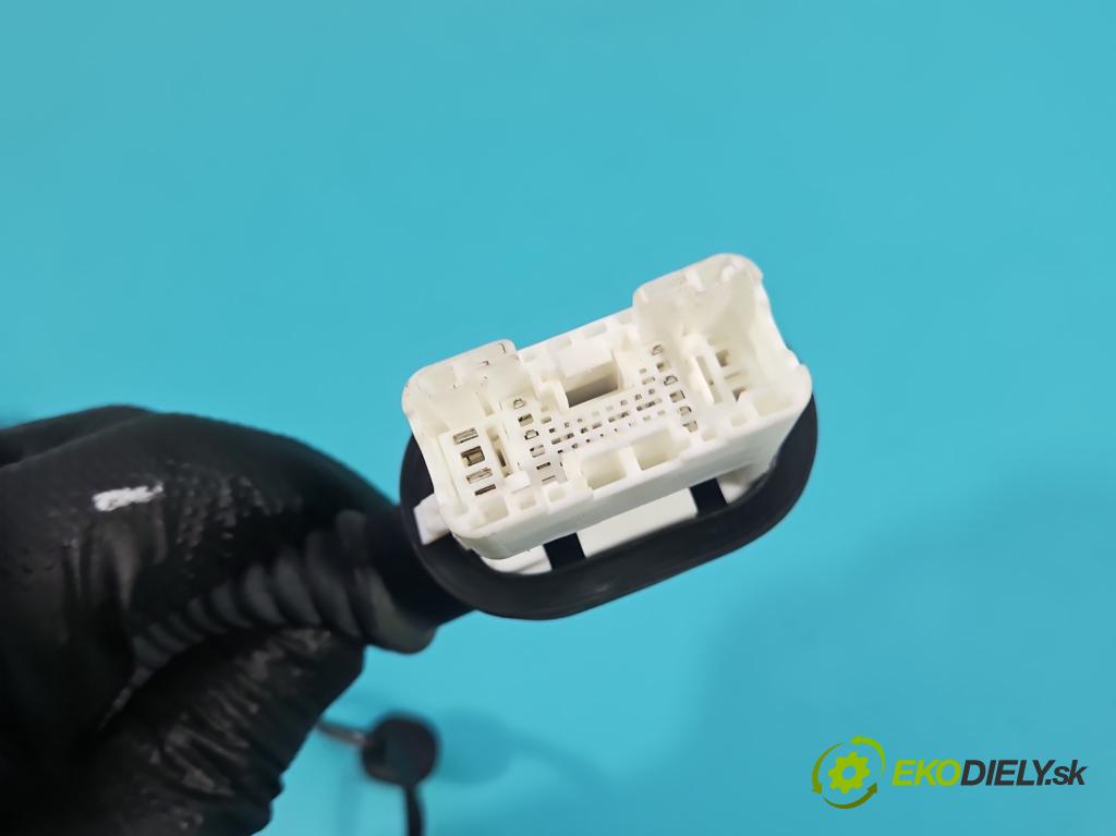 MG MG3  24- 1.5 16V 116 HP manual 85 kW 1495 cm3 5- Zväzok: dvere zadné pravých