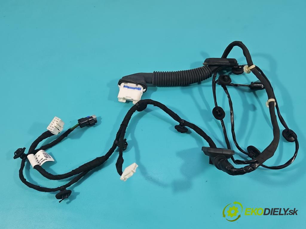 MG MG3  24- 1.5 16V 116 HP manual 85 kW 1495 cm3 5- Zväzok: dvere zadné pravých