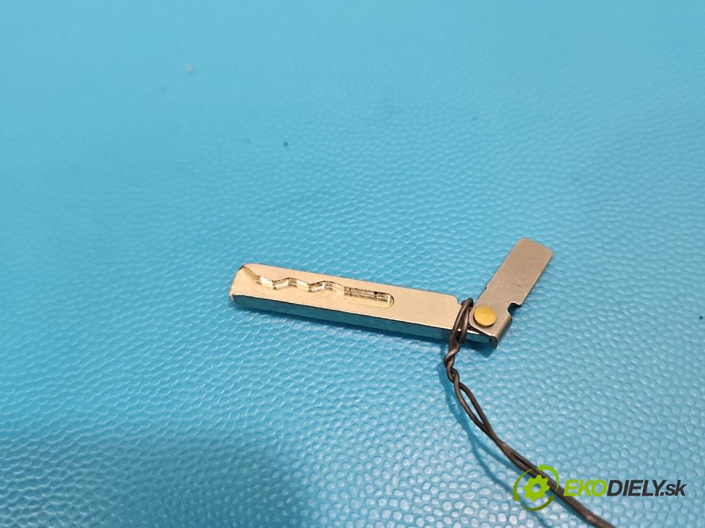 MG MG3  24- 1.5 16V 116 HP manual 85 kW 1495 cm3 5- rukoväť predné ľavé mimo:  (Kľučka dverí vonkajšia predná ľavá)