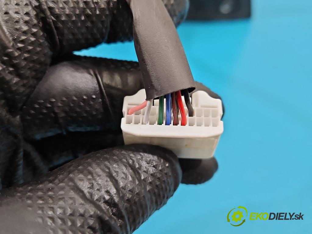 MG MG3  24- 1.5 16V 116 HP manual 85 kW 1495 cm3 5- zrkadlo ľavé ZP22C41L0 (Kľučka dverí ostatné)