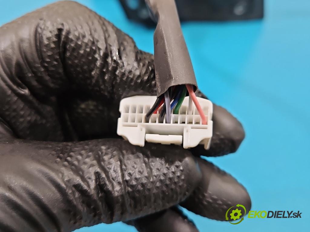 MG MG3  24- 1.5 16V 116 HP manual 85 kW 1495 cm3 5- zrkadlo ľavé ZP22C41L0 (Kľučka dverí ostatné)