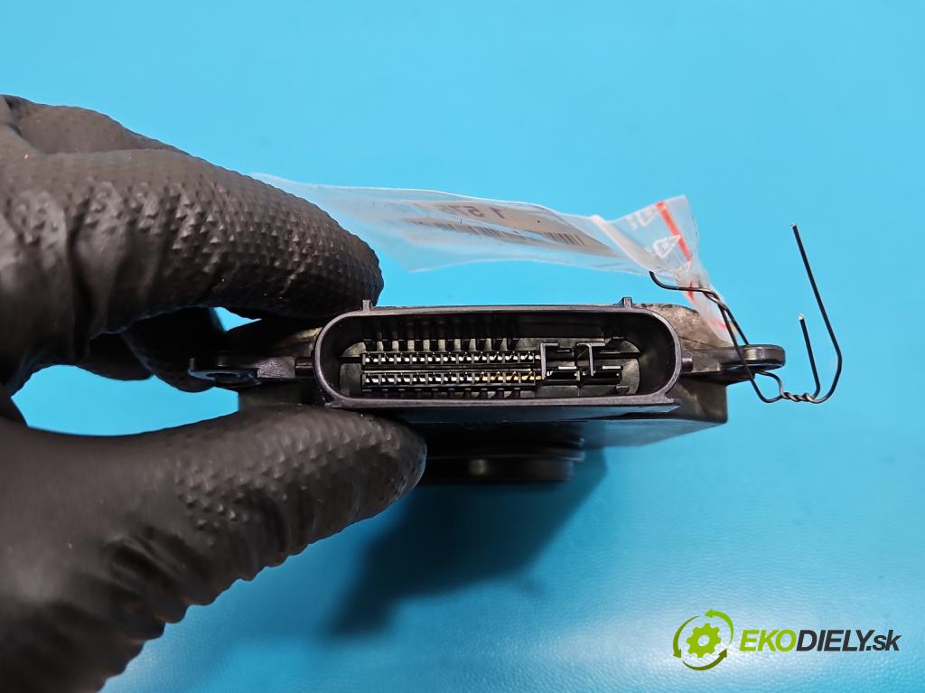 Lexus NX I 2014-2021 2.5 16V 155 hp automatic 114 kW 2494 cm3 5- modul lampy: 31900-70449