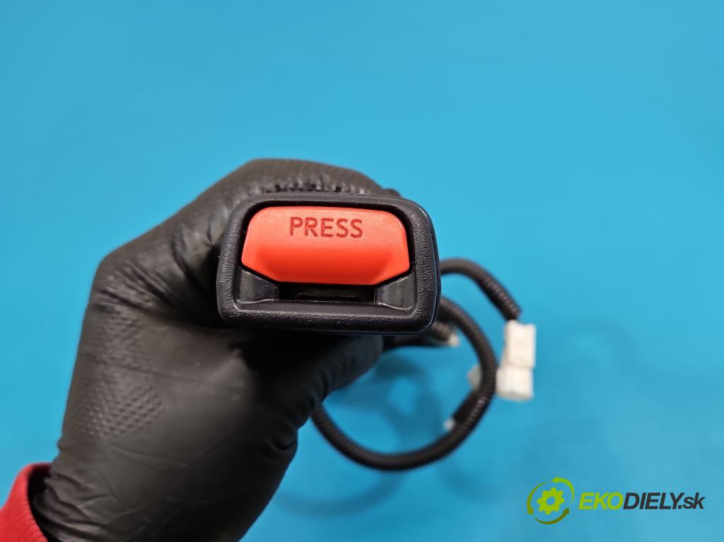 Lexus NX I 2014-2021 2.5 16V 155 HP automatic 114 kW 2494 cm3 5- pas bezpečnosť: predné pravý