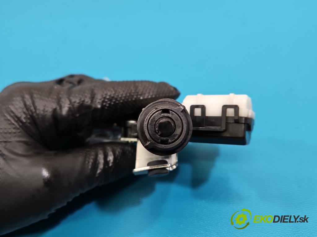 Lexus NX I 2014-2021 2.5 16V 155 hp automatic 114 kW 2494 cm3 5- Aktuátor: bačkory: nalévání paliva