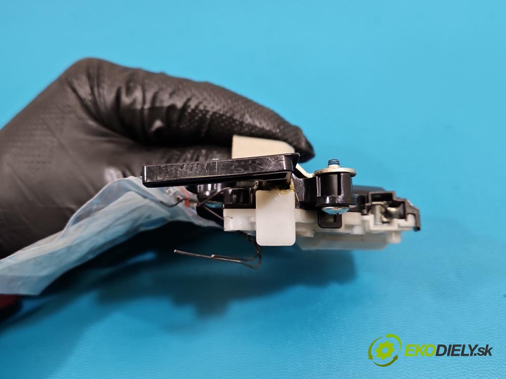 Lexus NX I 2014-2021 2.5 16V 155 hp automatic 114 kW 2494 cm3 5- Aktuátor: bačkory: nalévání paliva