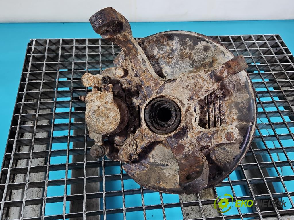 Daihatsu Feroza 1.6 16V 95 HP manual 70 kW 1589 cm3 3- náboj ľavé  (Náboj kolesa)