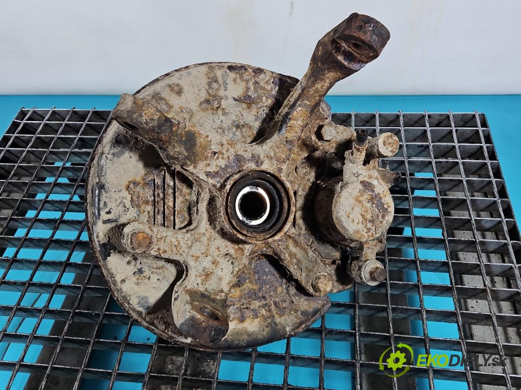 Daihatsu Feroza 1.6 16V 95 HP manual 70 kW 1589 cm3 3- náboj pravé  (Náboj kolesa)