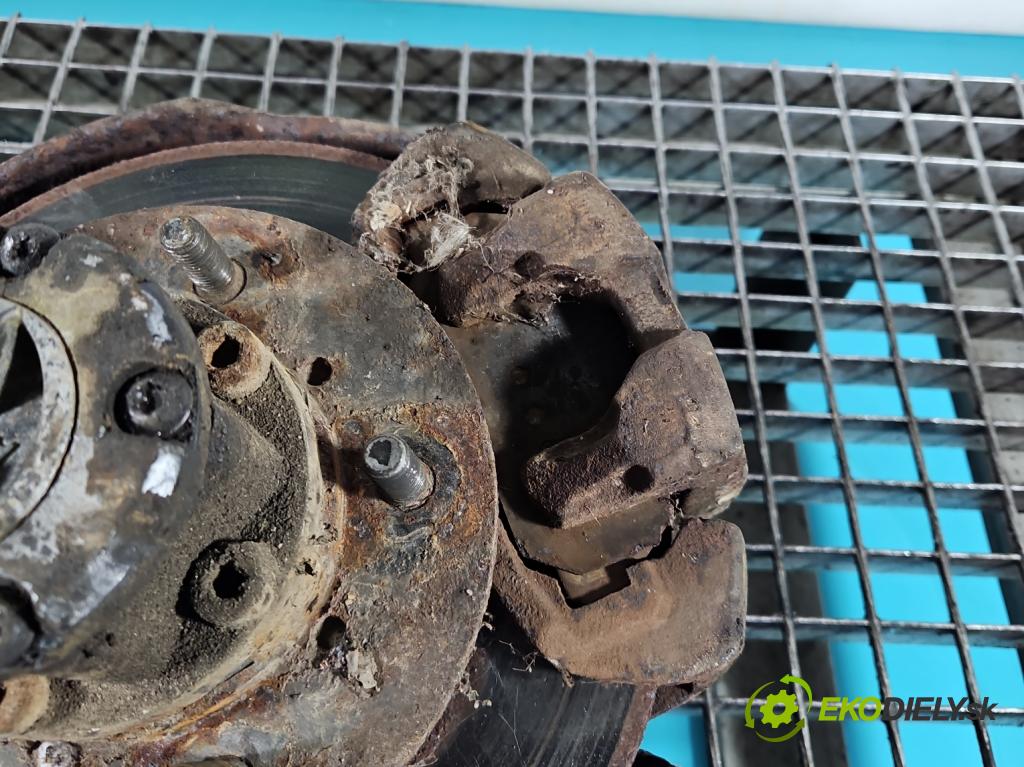 Daihatsu Feroza 1.6 16V 95 HP manual 70 kW 1589 cm3 3- brzdič predné ľavý  (Kľučka dverí ostatné)