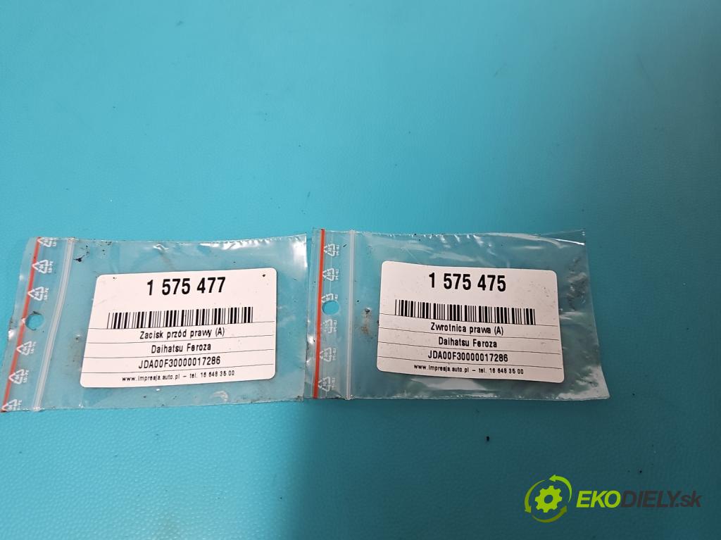 Daihatsu Feroza 1.6 16V 95 HP manual 70 kW 1589 cm3 3- brzdič predné pravý  (Kľučka dverí ostatné)