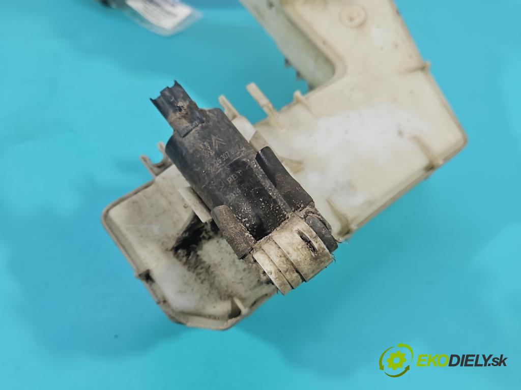 Peugeot 508 I 2010-2018 2.0 hdi 150 hp manual 110 kW 1997 cm3 5- nádržka tekutina: ostřikovačů 9686672880