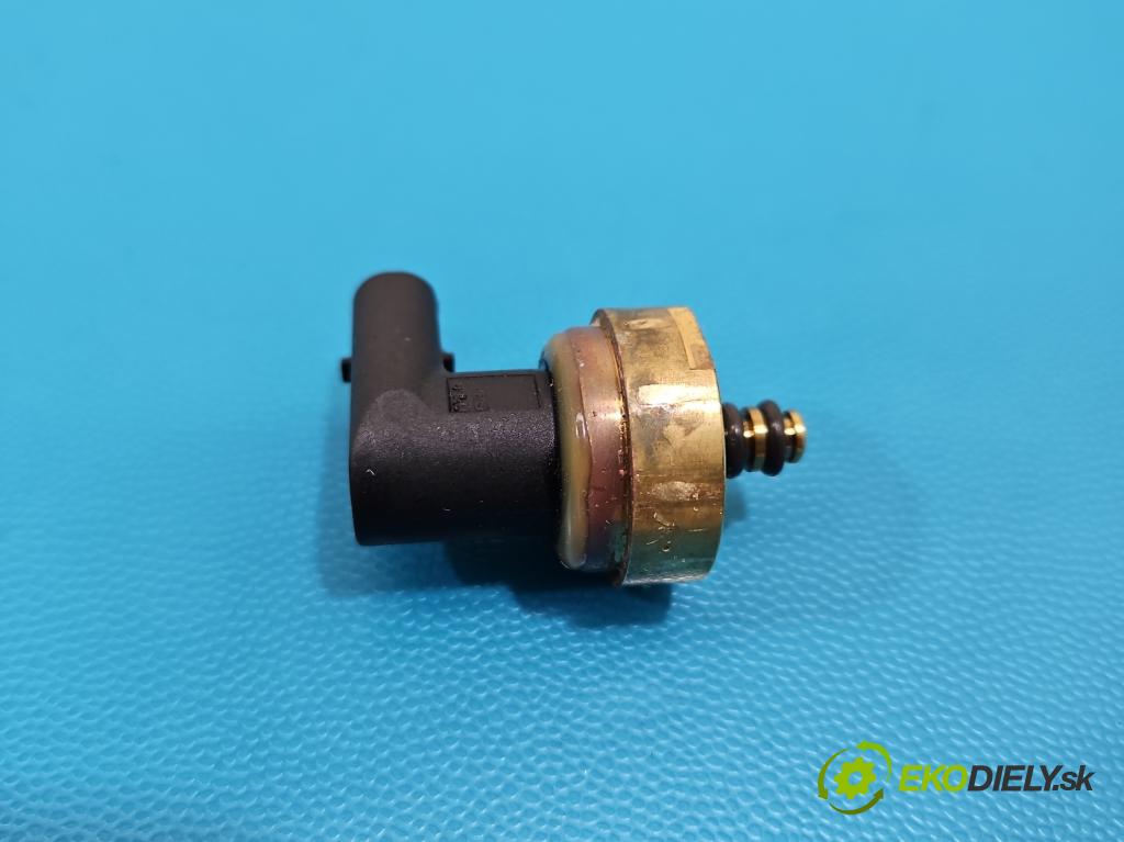 Mercedes GL II X166 2012-2015 4.7 V8 278928 340KM: automatic 250 kW 4663 cm3 5- snímač tlak: palivo A0009051100 (Snímač)