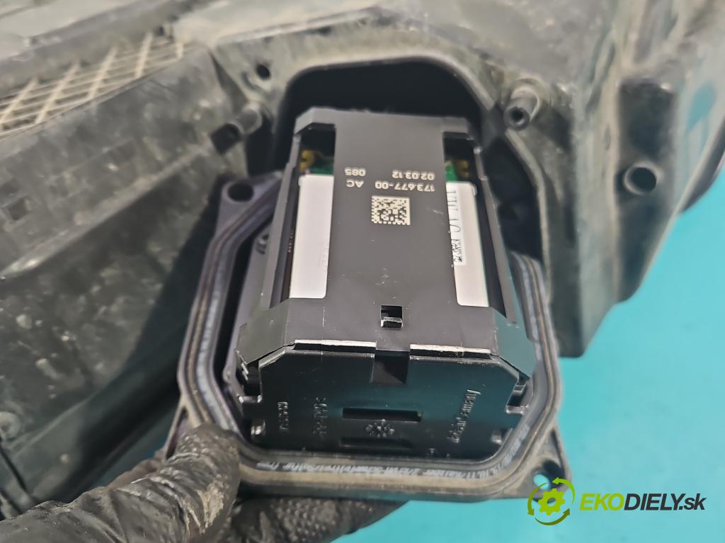 Audi A8 D4 2009-2017 2.0 TFSI 211KM automatic 155 kW 1984 cm3 4- Reflektor: pravý 4H0941004 (Svetlo predné pravé)