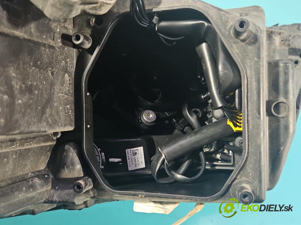 Audi A8 D4 2009-2017 2.0 TFSI 211KM automatic 155 kW 1984 cm3 4- Reflektor: pravý 4H0941004 (Svetlo predné pravé)