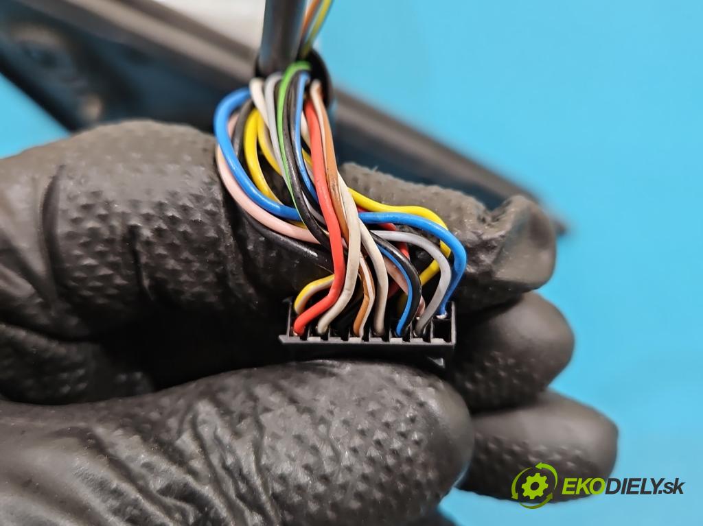 Audi A8 D4 2009-2017 2.0 TFSI 211KM automatic 155 kW 1984 cm3 4- zrkadlo ľavé  (Kľučka dverí ostatné)