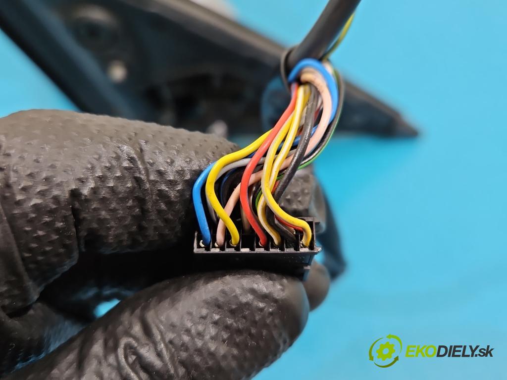 Audi A8 D4 2009-2017 2.0 TFSI 211KM automatic 155 kW 1984 cm3 4- zrkadlo ľavé  (Kľučka dverí ostatné)